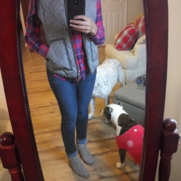 Grey Vest - Picture 3 of 3